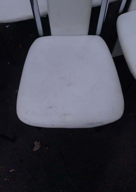 Ameublement Lot 6 chaise à Herouville st clair